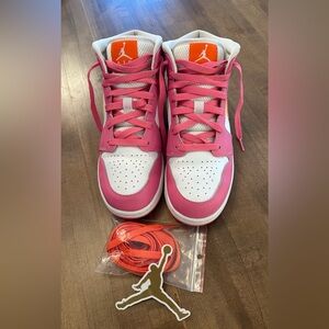 2022 Air Jordan 1 Mid “Pinksicle Orange”